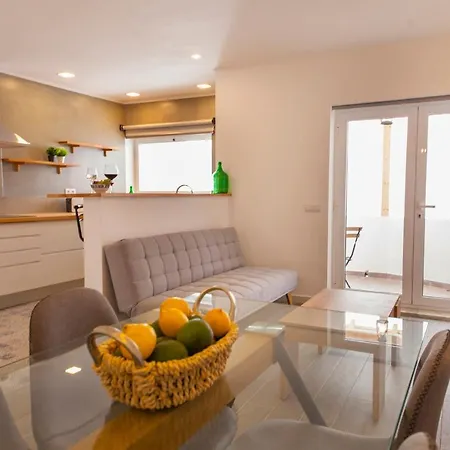 B38 - Tamar & Patio