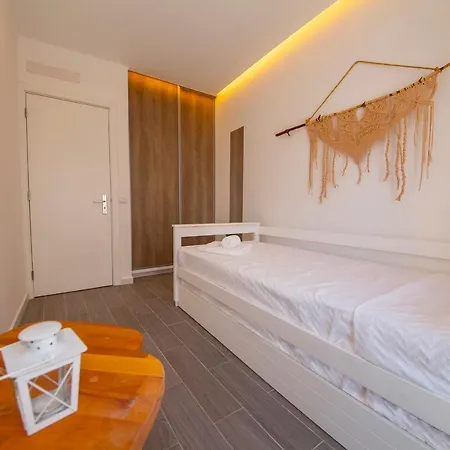 B38 - Tamar & Patio Apartment *